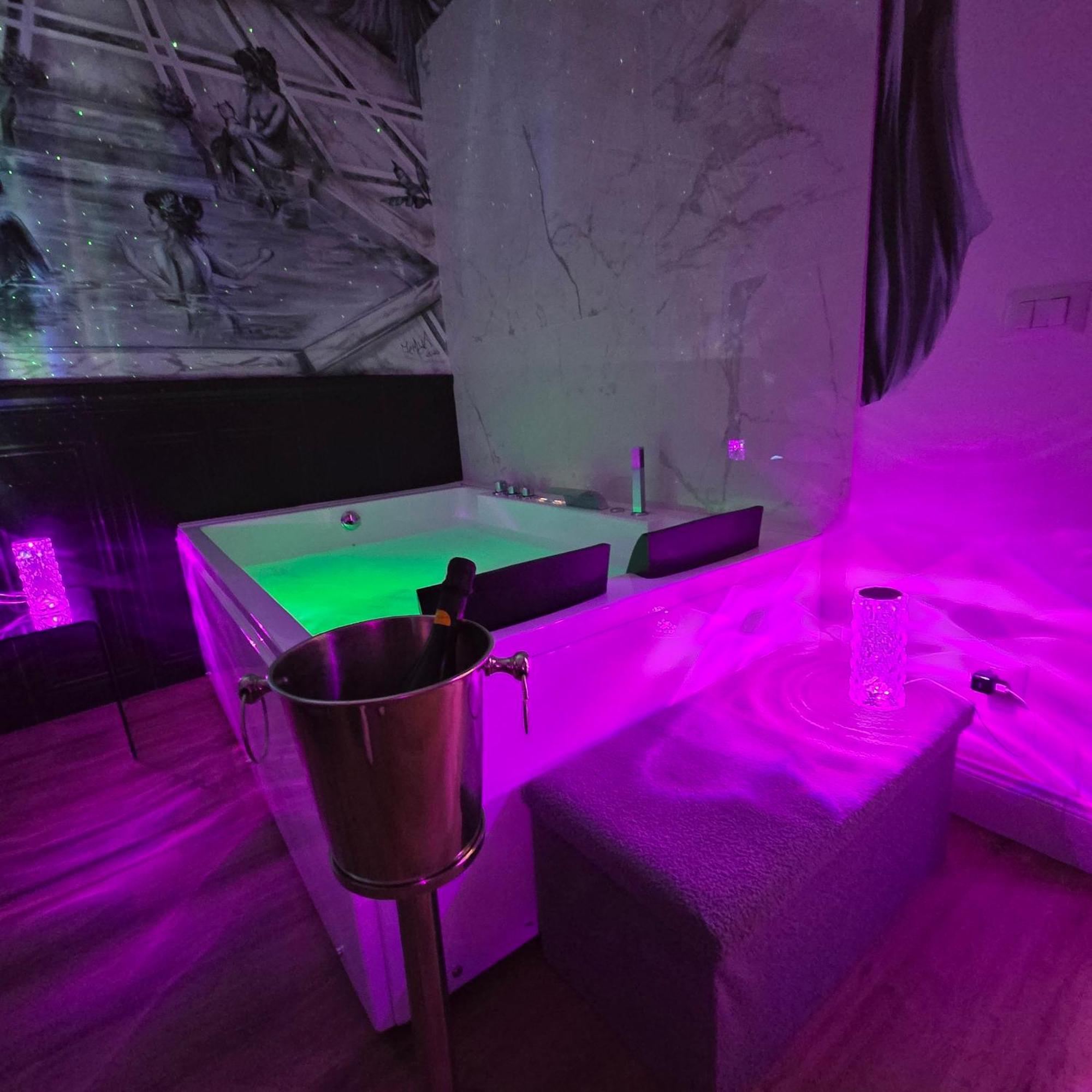 Bed and breakfast Mirror Jacuzzi Colosseo Monti Roma