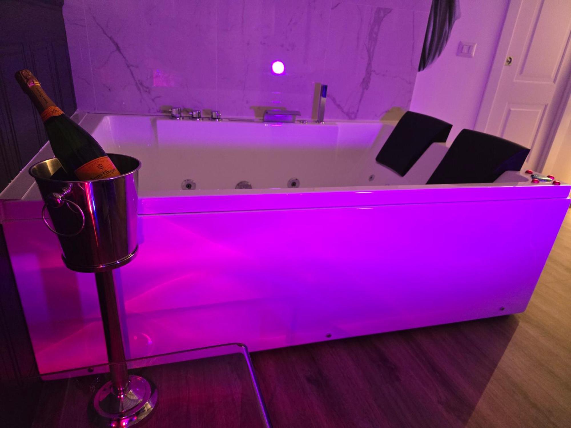 Bed and breakfast Mirror Jacuzzi Colosseo Monti Roma